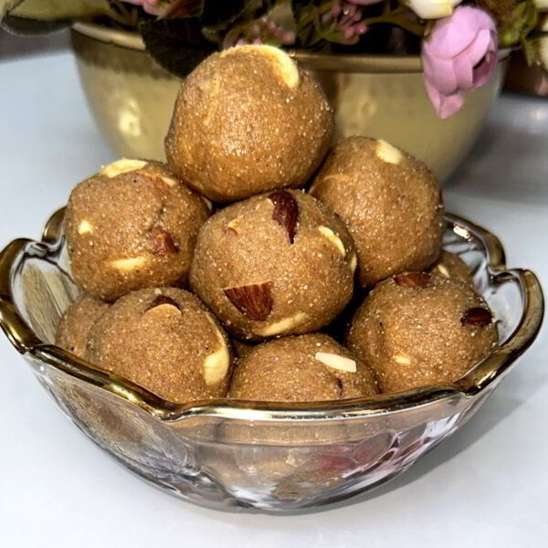 Homemade Pinni Aata Gond Laddoo